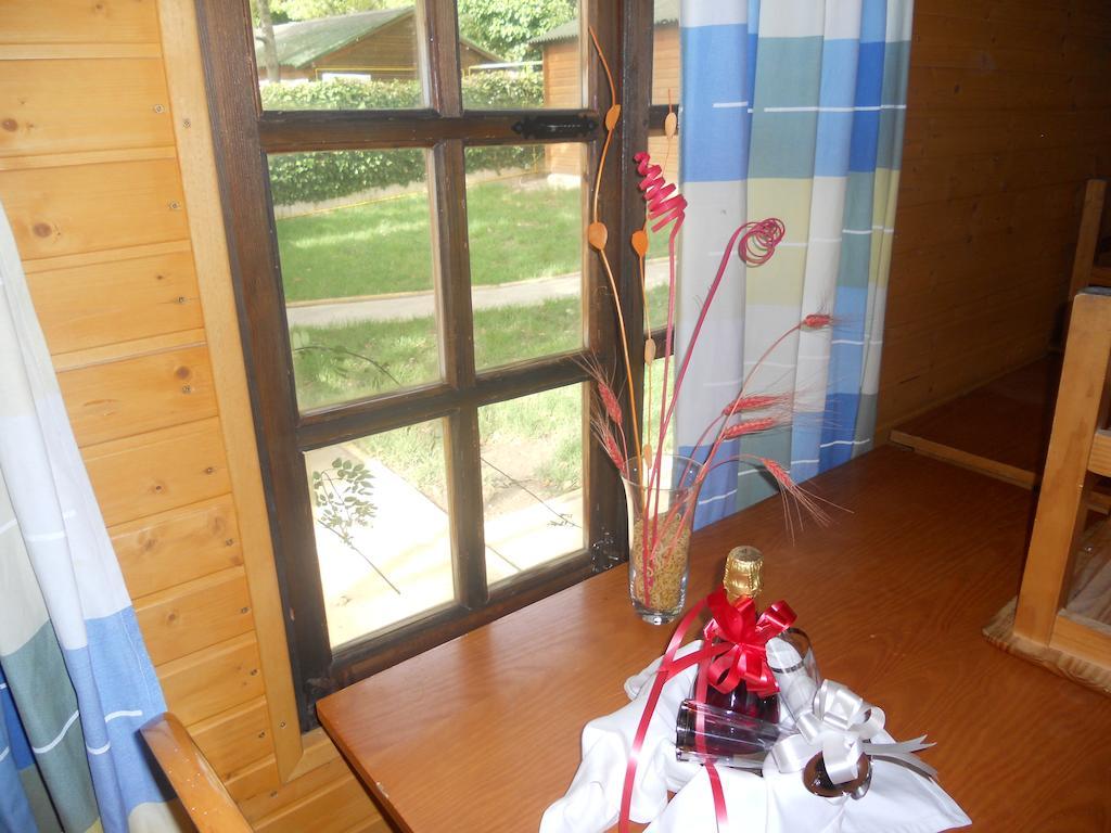 Camping Fuente De Piedra Eksteriør bilde