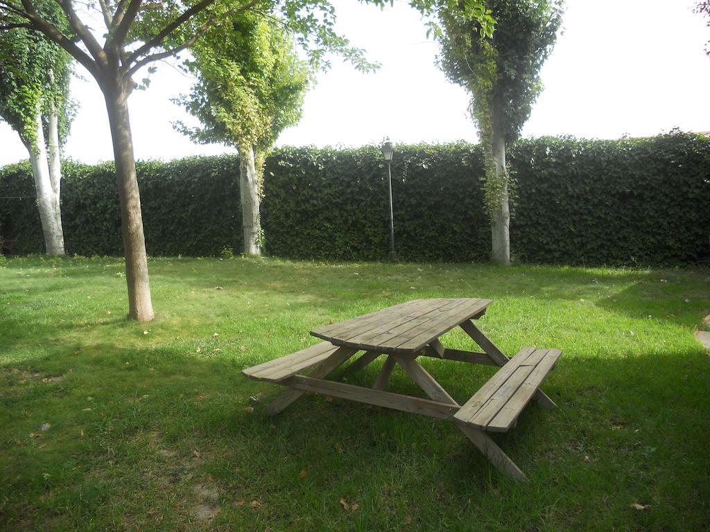 Camping Fuente De Piedra Eksteriør bilde