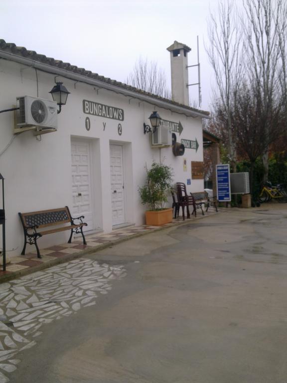 Camping Fuente De Piedra Eksteriør bilde